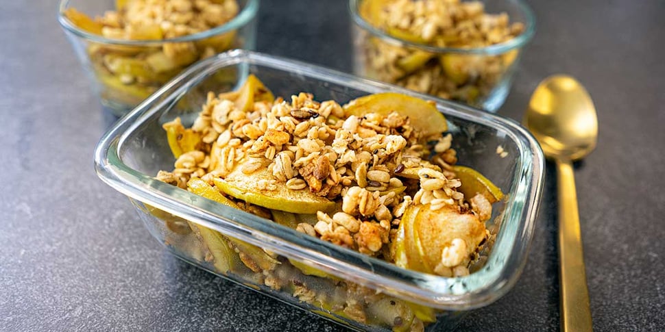 apple crisp recipe in meal prep containers 