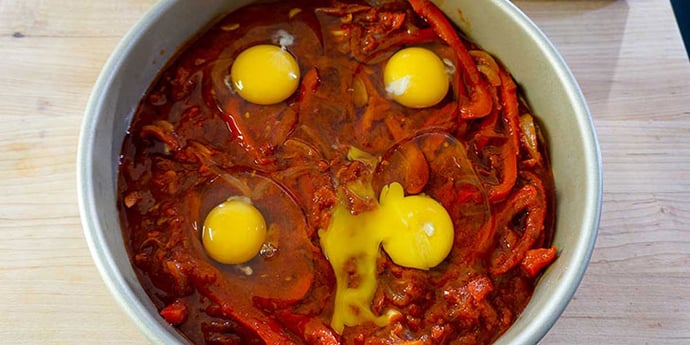 Paleo-Shakshouka-Crack-Eggs